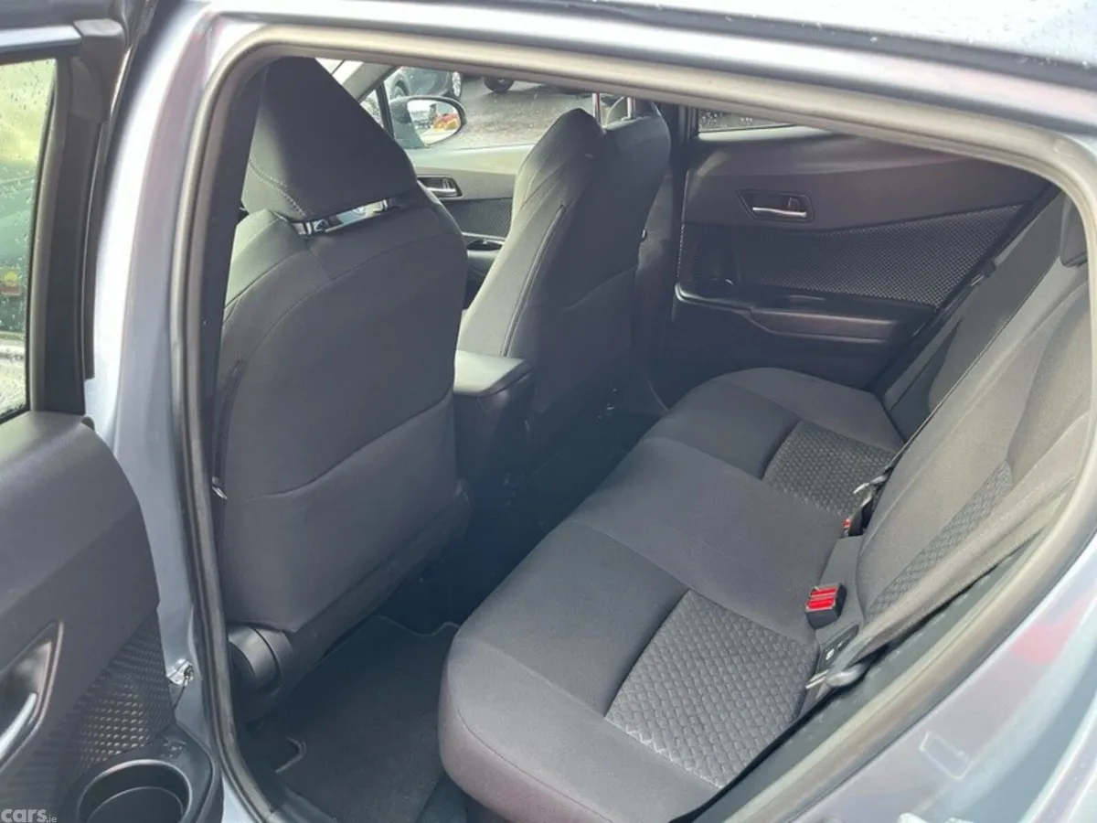 Toyota C-HR SUV, Petrol Hybrid, 2023, Grey