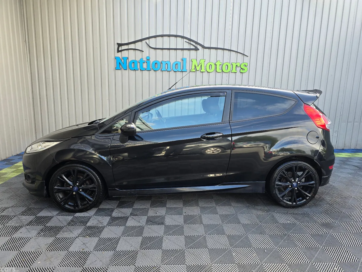 Ford Fiesta Hatchback, Petrol, 2015, Black