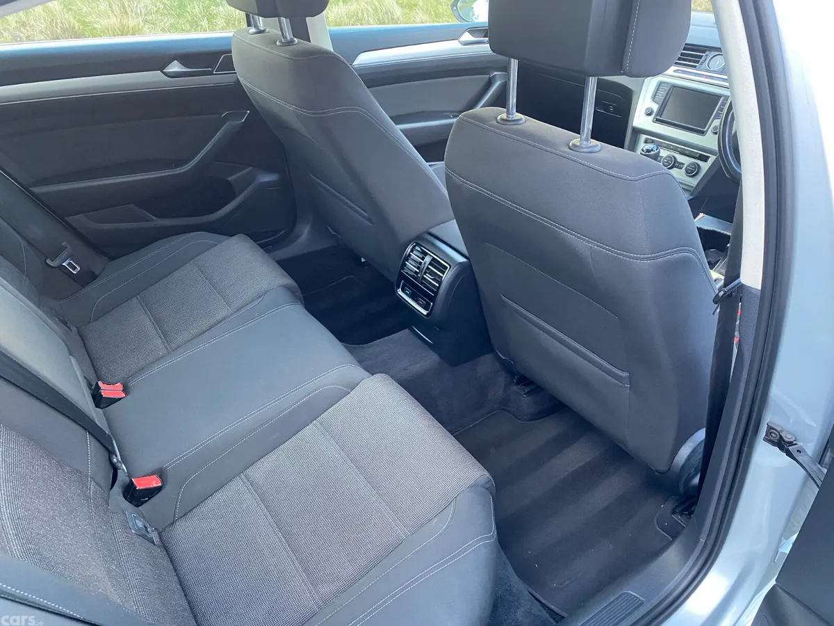 Volkswagen Passat Saloon, Diesel, 2015, Silver