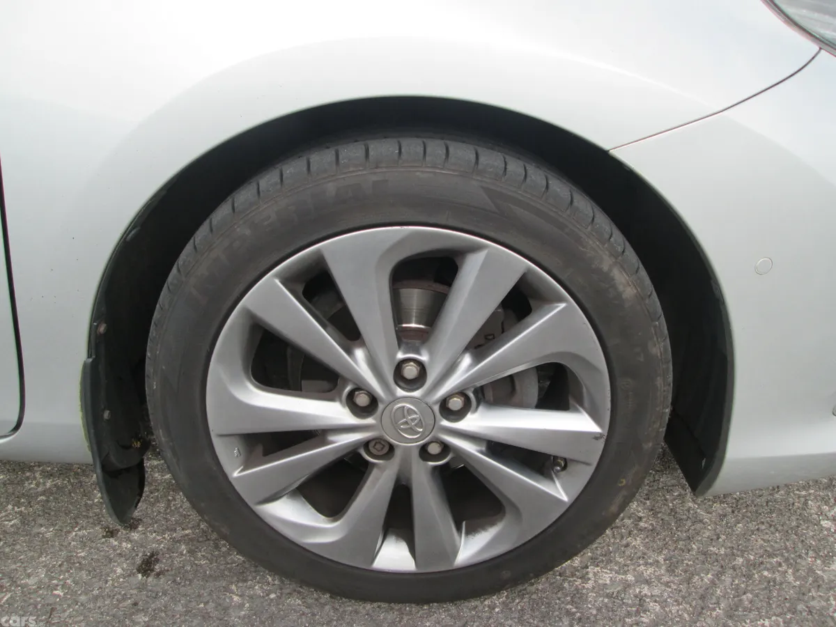 Toyota Auris Hatchback, Petrol, 2016, Silver