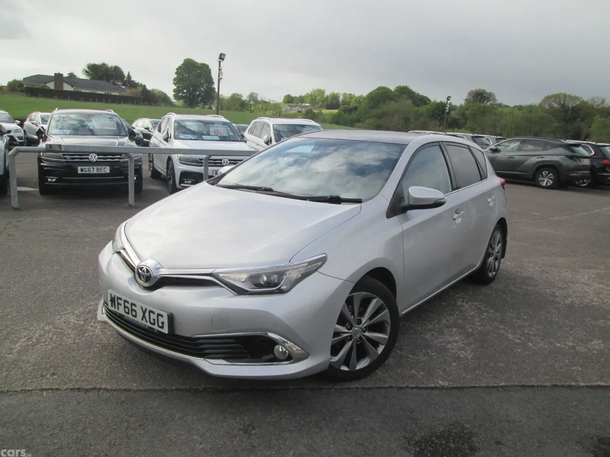 Toyota Auris Hatchback, Petrol, 2016, Silver