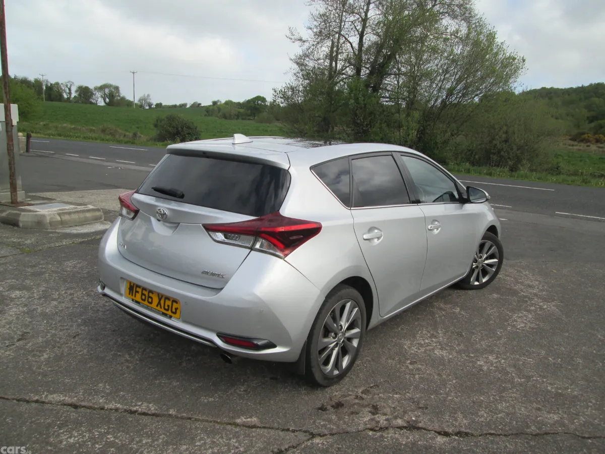 Toyota Auris Hatchback, Petrol, 2016, Silver