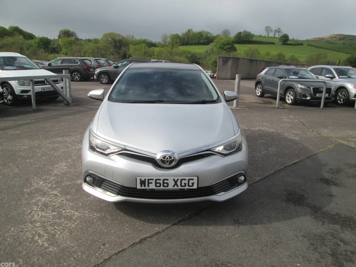 Toyota Auris Hatchback, Petrol, 2016, Silver