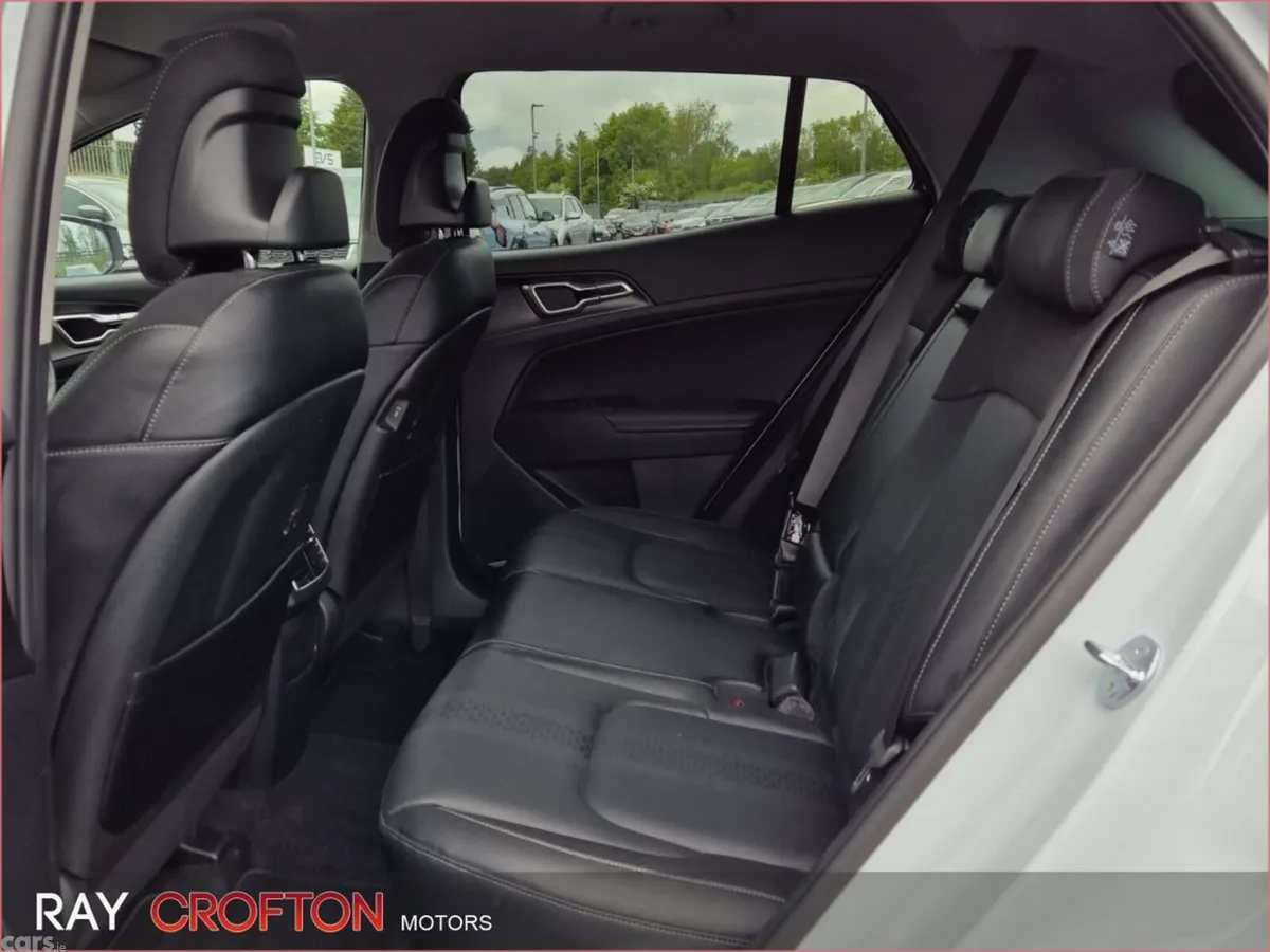 Kia Sportage SUV, Diesel Hybrid, 2026, White
