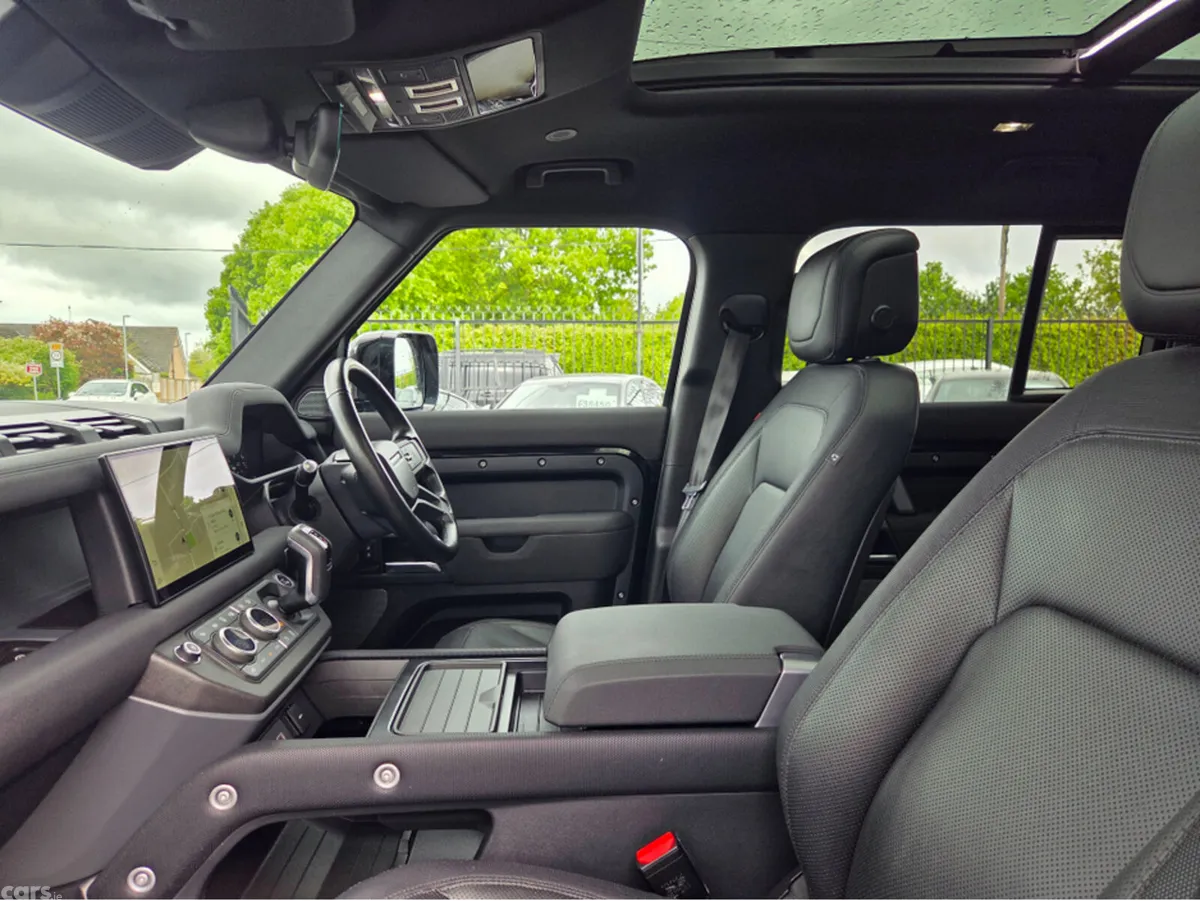 Land Rover Defender Estate, Petrol Plug-in Hybrid, 2022, Black