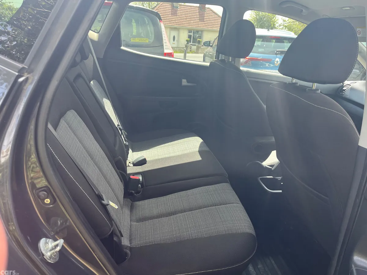 Kia Venga MPV, Diesel, 2012, Silver