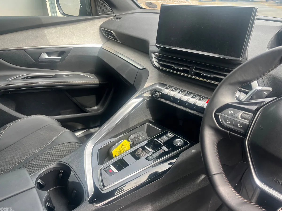 Peugeot 5008 MPV, Diesel, 2025, Grey