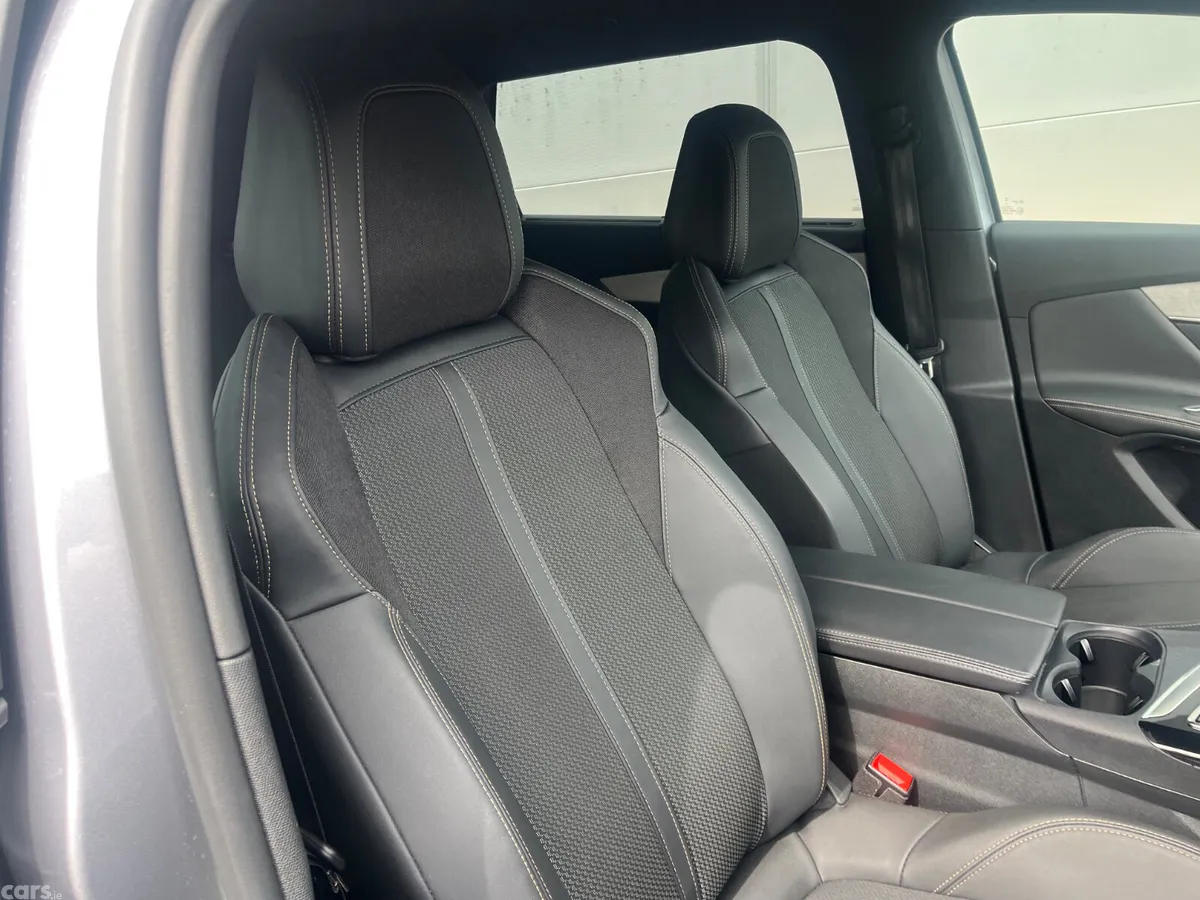 Peugeot 5008 MPV, Diesel, 2025, Grey