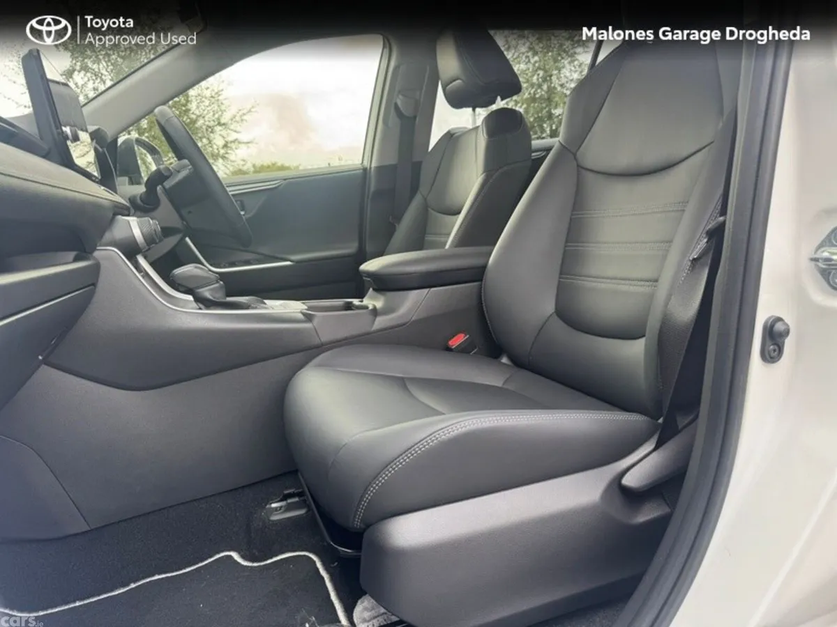 Toyota RAV4 SUV, Petrol Hybrid, 2024, White