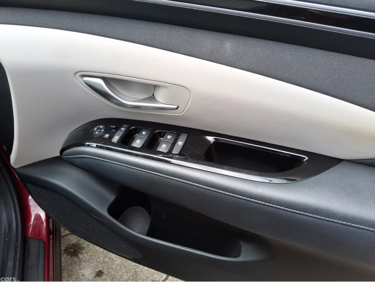 Hyundai Tucson MPV, Petrol Hybrid, 2023, Red