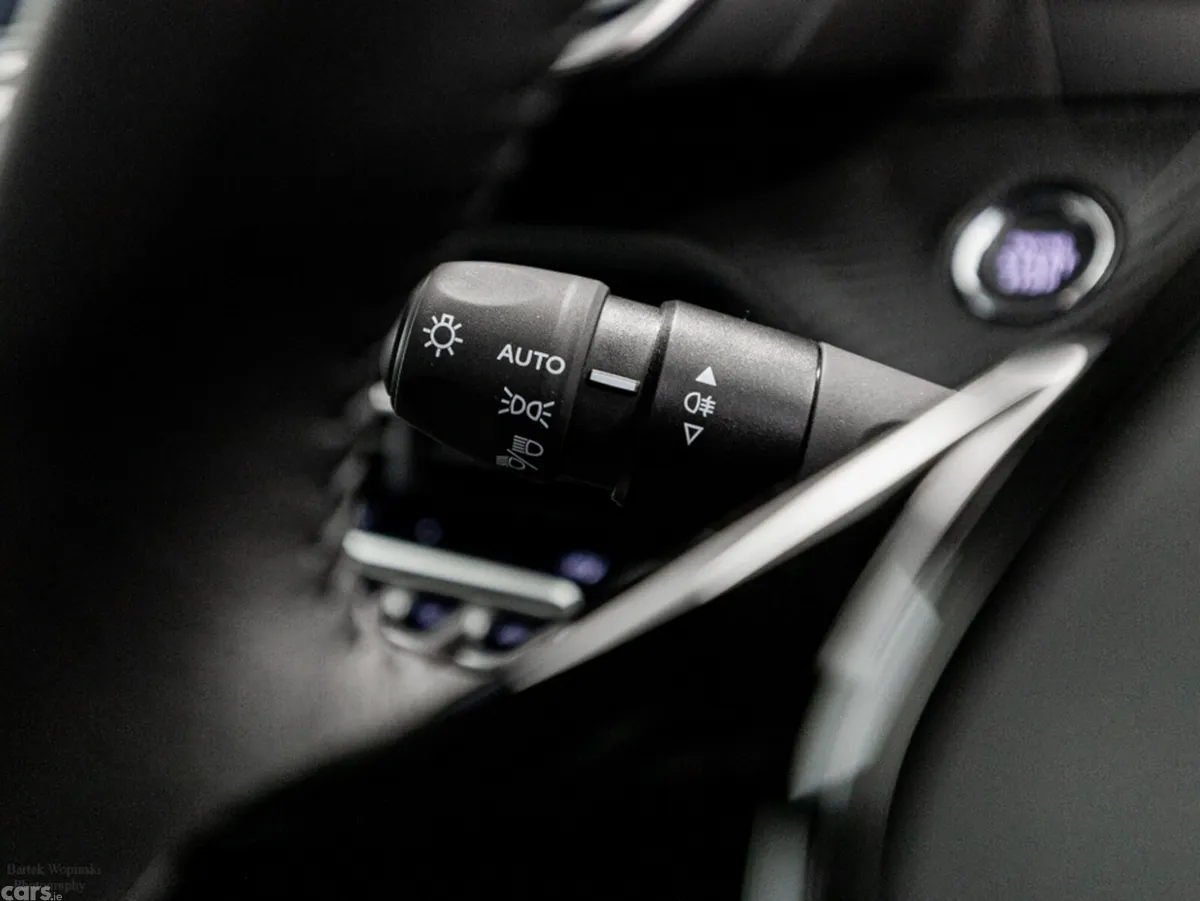 Peugeot 2008 SUV, Petrol Hybrid, 2026, Blue