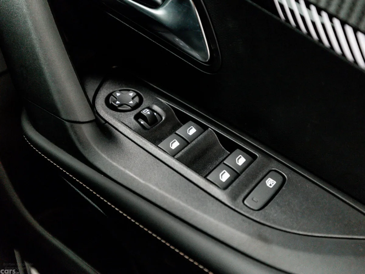 Peugeot 2008 SUV, Electric, 2026, Grey