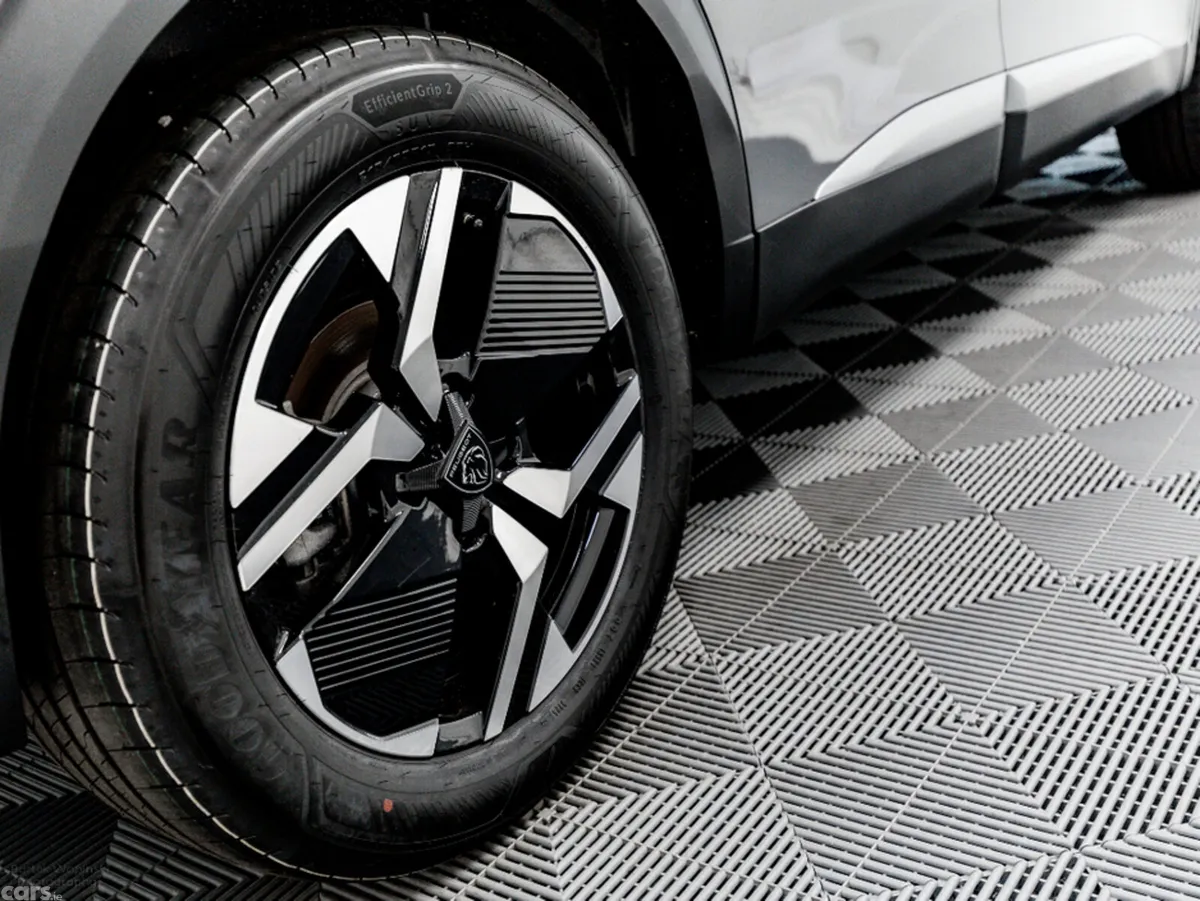 Peugeot 2008 SUV, Electric, 2026, Grey