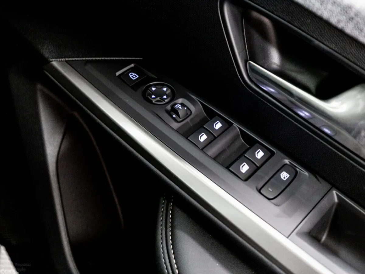 Peugeot 5008 SUV, Electric, 2026, Blue