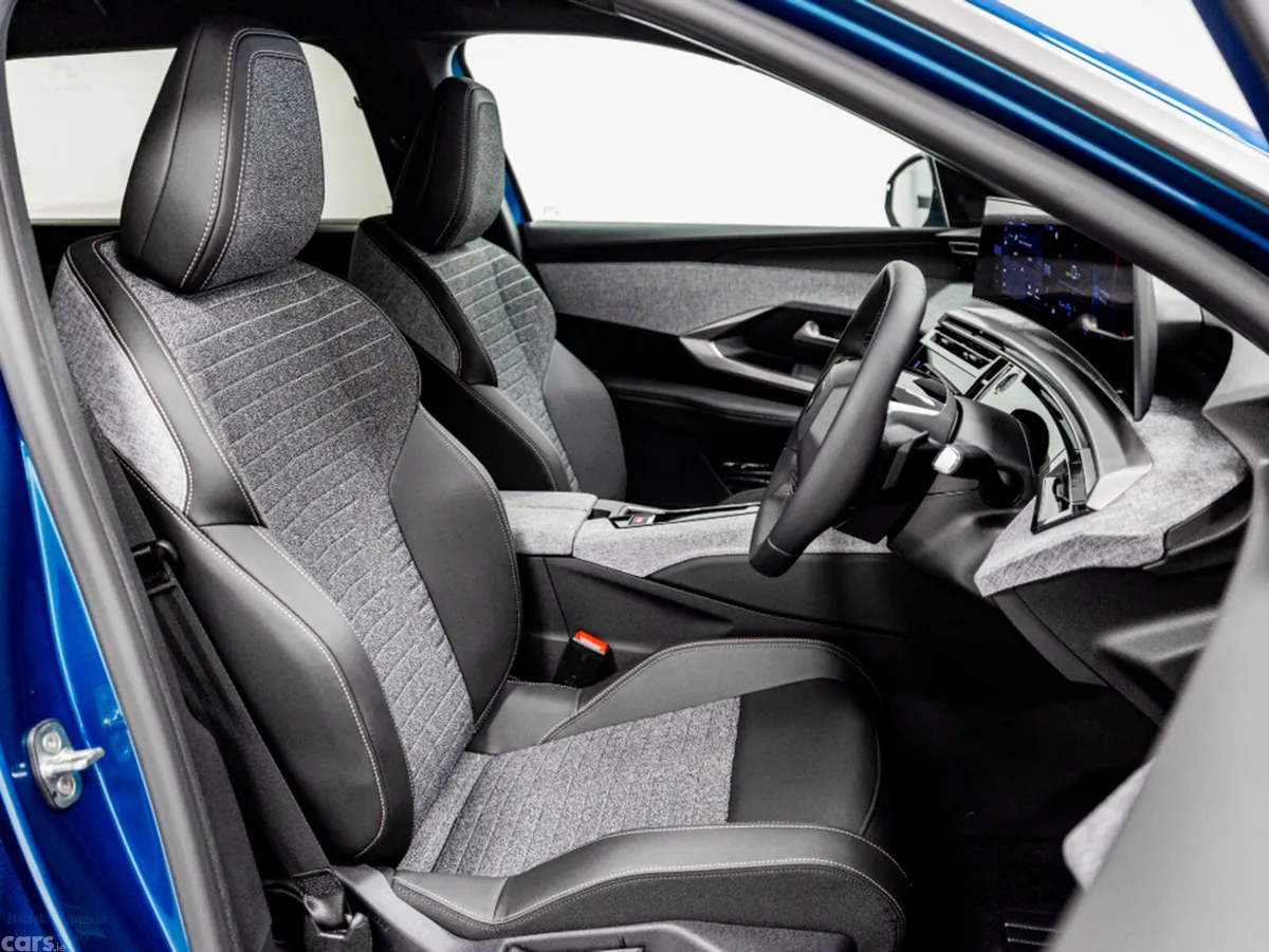 Peugeot 5008 SUV, Electric, 2026, Blue