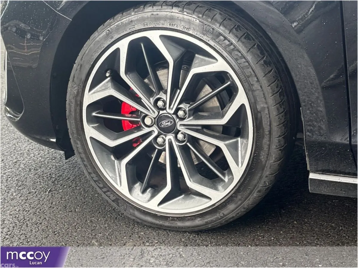 Ford Focus Hatchback, Petrol, 2022, Black