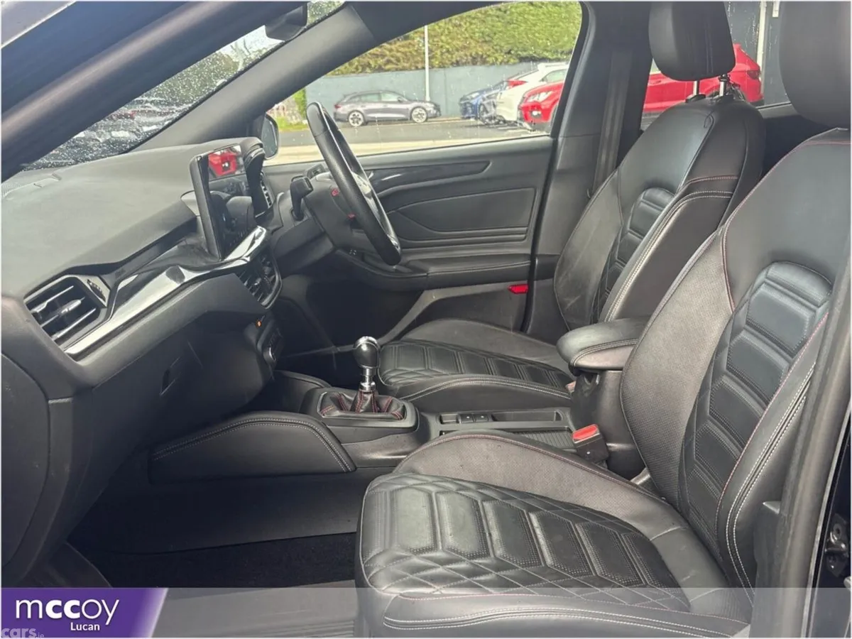 Ford Focus Hatchback, Petrol, 2022, Black