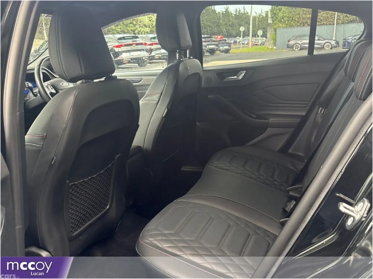Ford Focus Hatchback, Petrol, 2022, Black