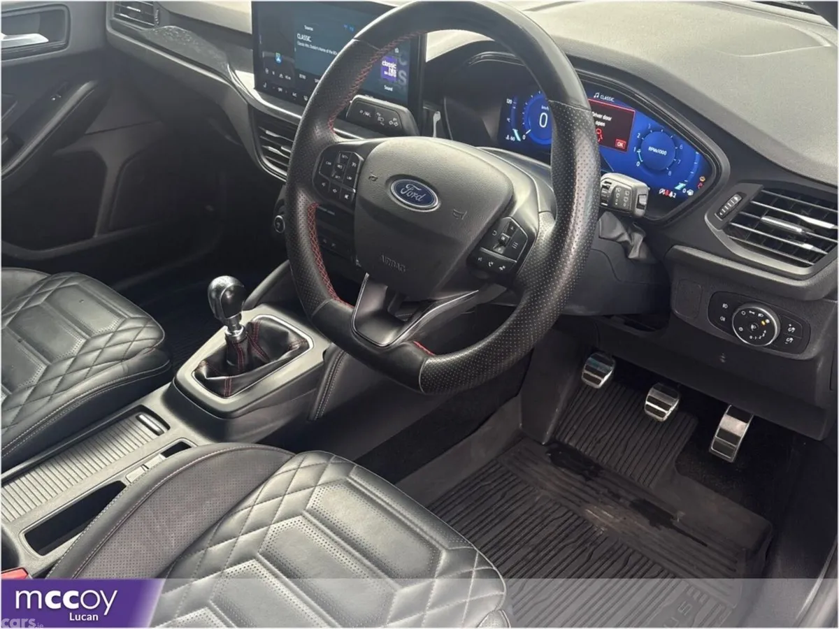 Ford Focus Hatchback, Petrol, 2022, Black