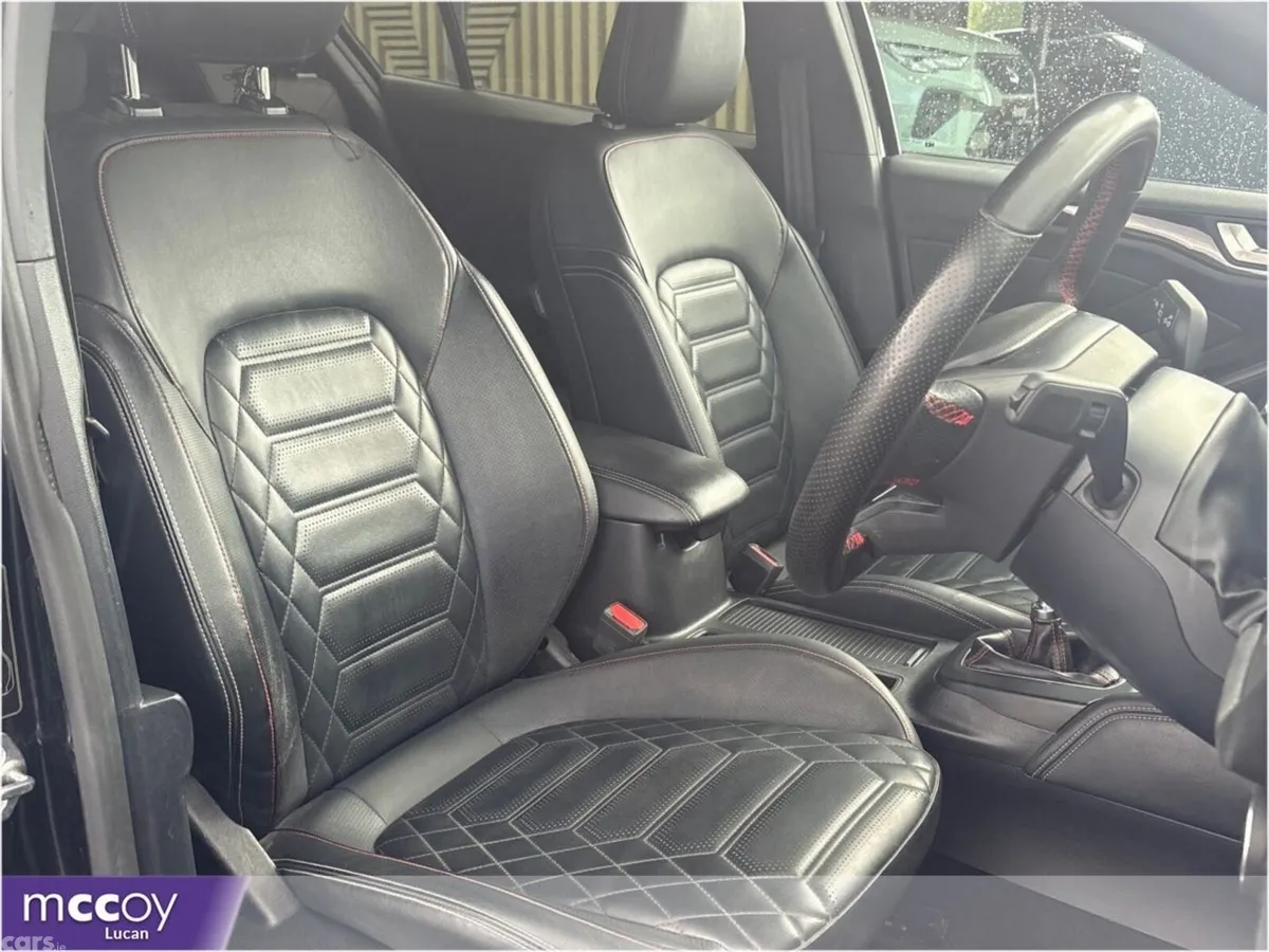 Ford Focus Hatchback, Petrol, 2022, Black