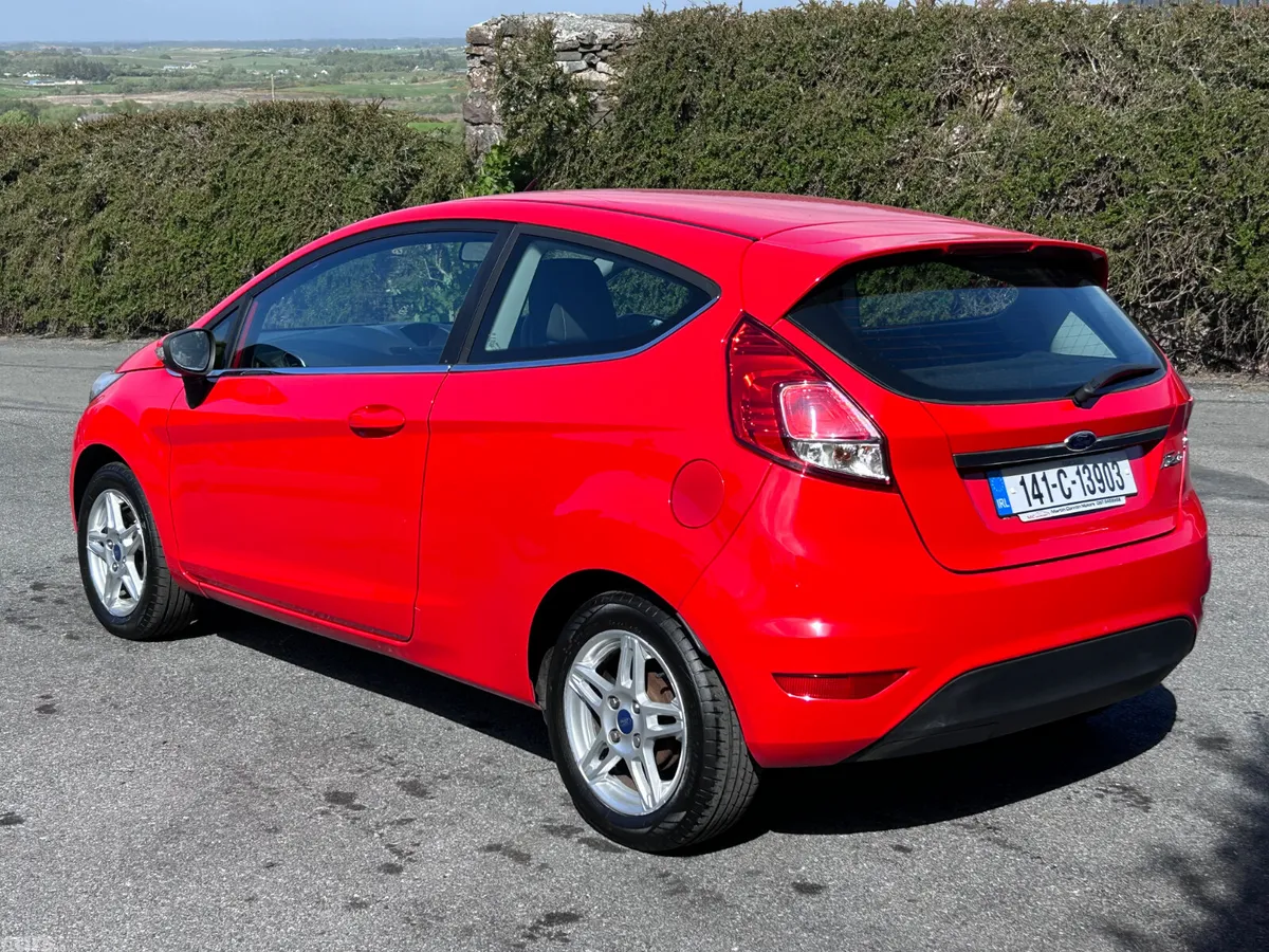 Ford Fiesta Hatchback, Petrol, 2014, Red
