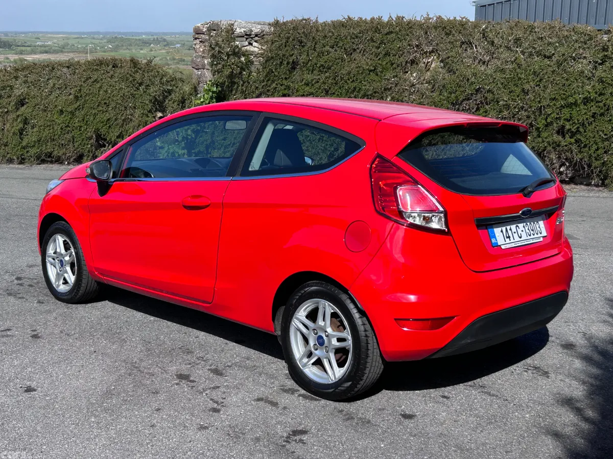 Ford Fiesta Hatchback, Petrol, 2014, Red