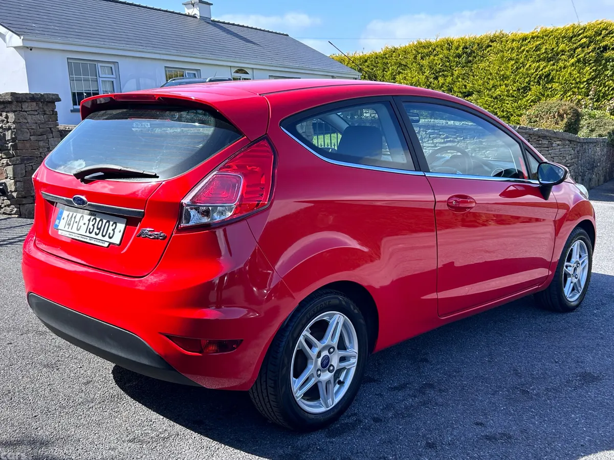 Ford Fiesta Hatchback, Petrol, 2014, Red