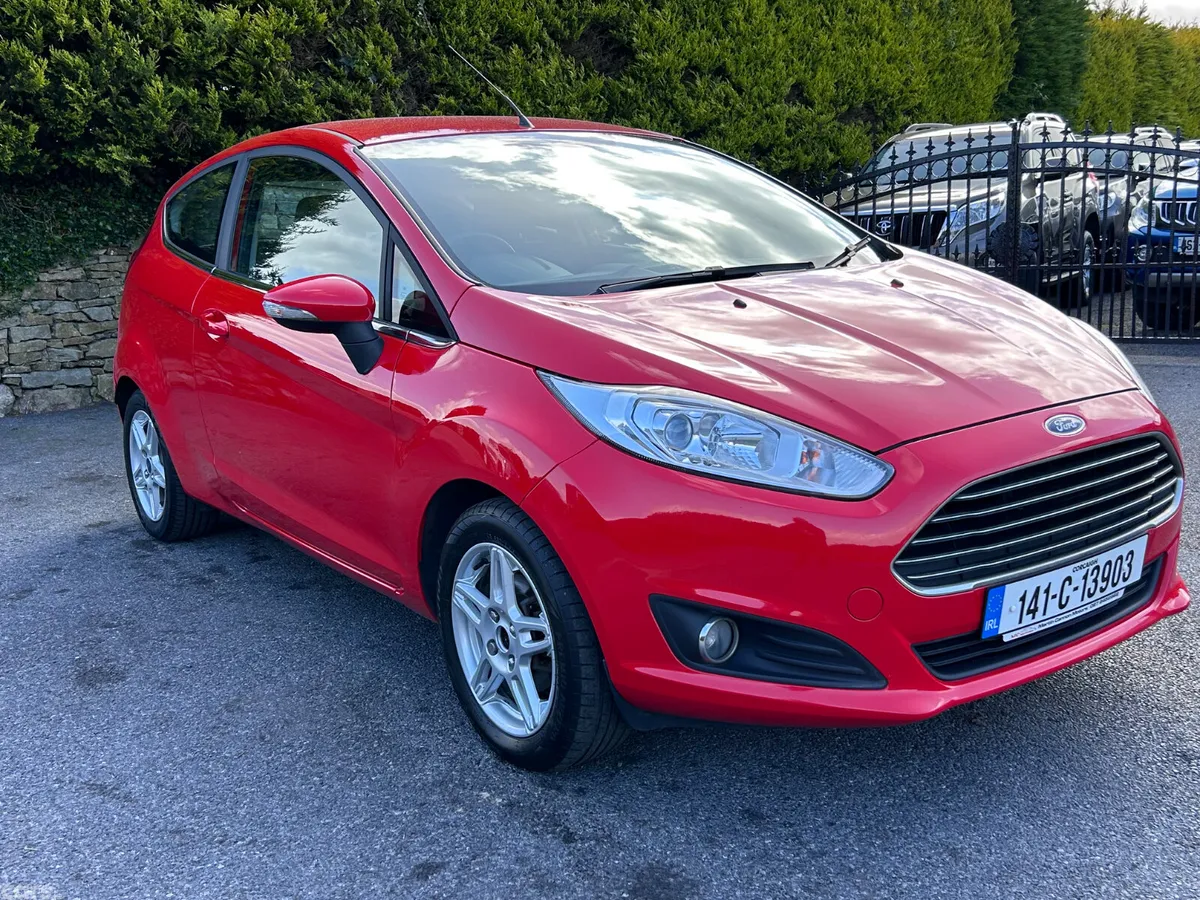 Ford Fiesta Hatchback, Petrol, 2014, Red