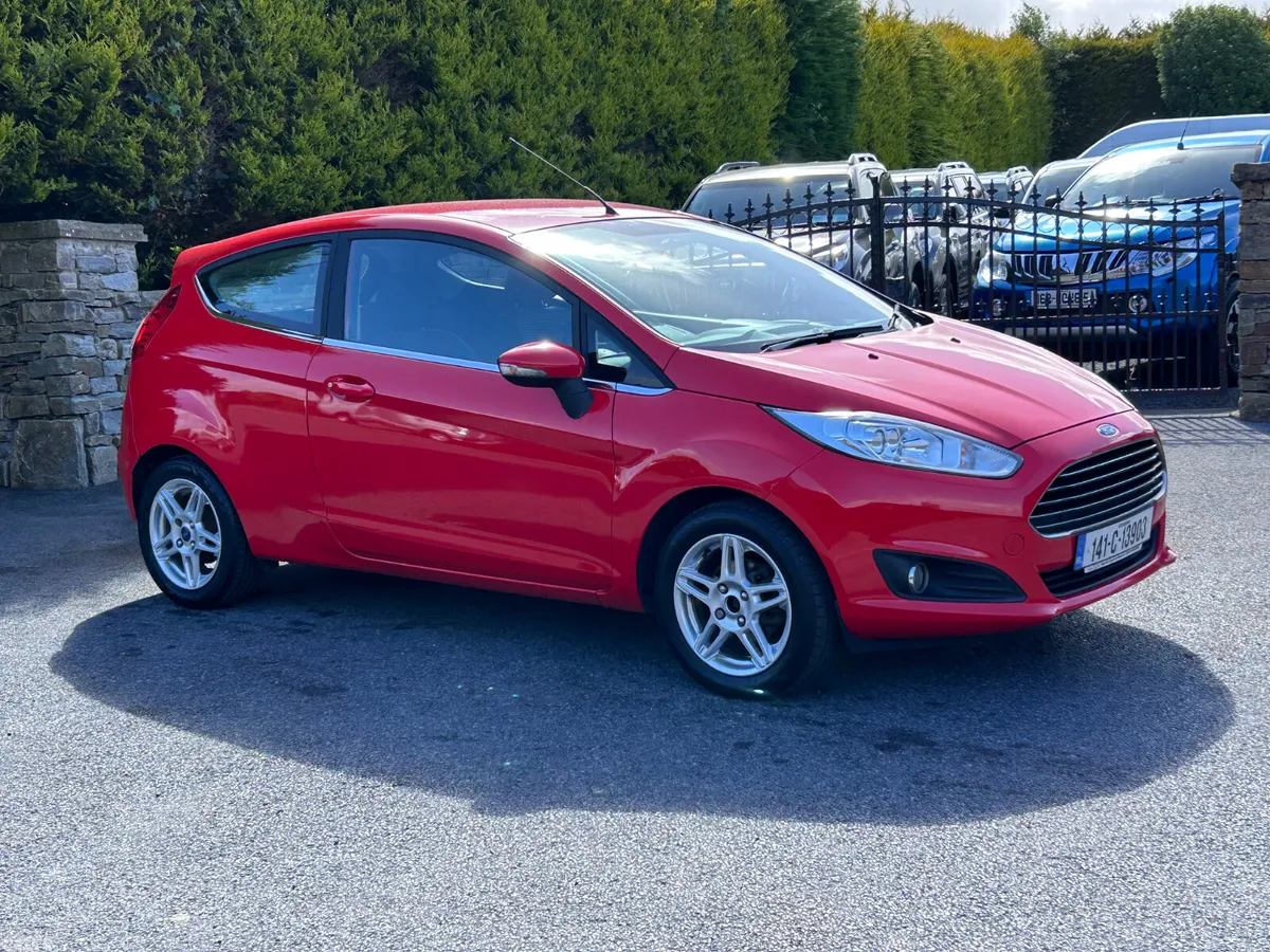 Ford Fiesta Hatchback, Petrol, 2014, Red