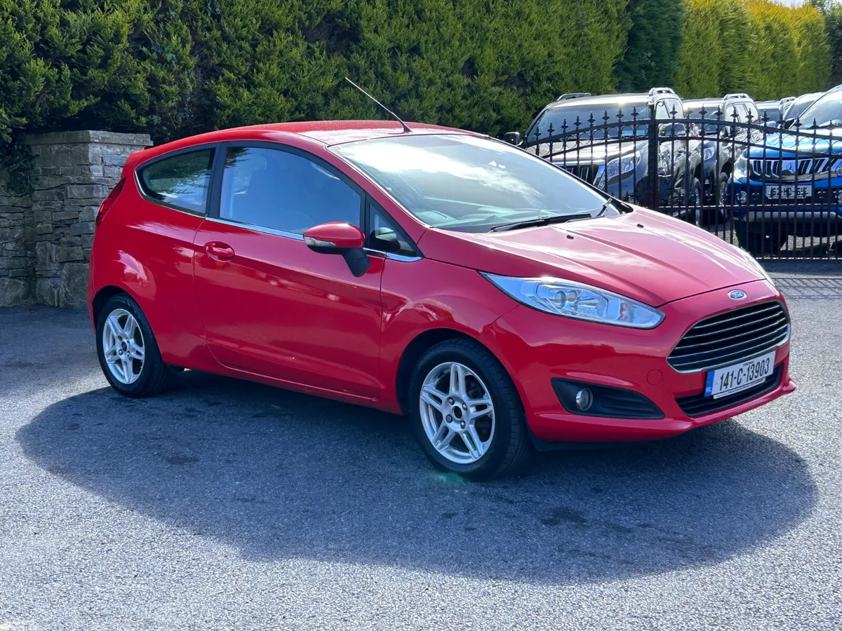 Ford Fiesta Hatchback, Petrol, 2014, Red