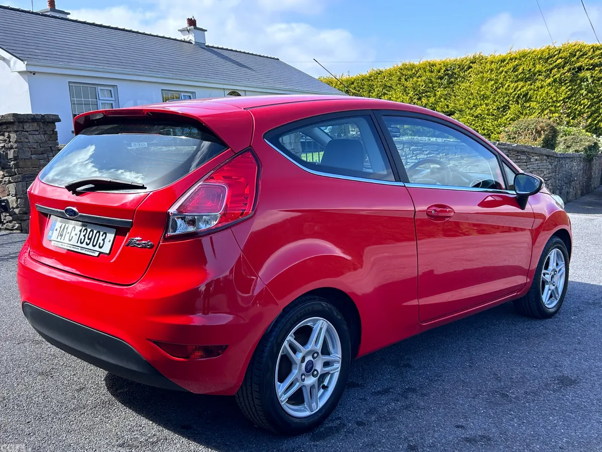Ford Fiesta Hatchback, Petrol, 2014, Red