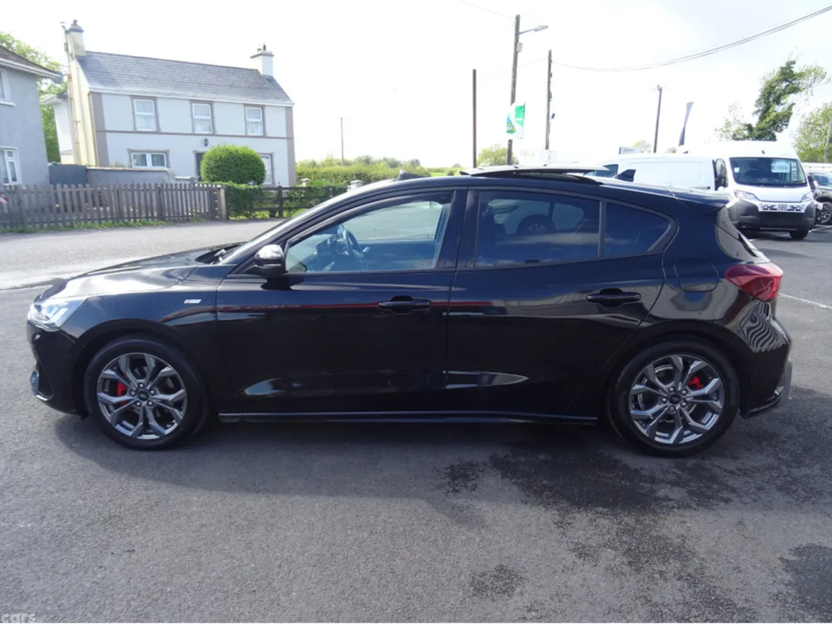 Ford Focus Hatchback, Petrol Hybrid, 2023, Black