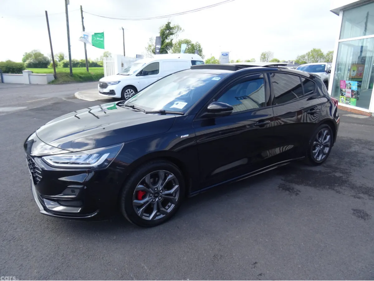 Ford Focus Hatchback, Petrol Hybrid, 2023, Black