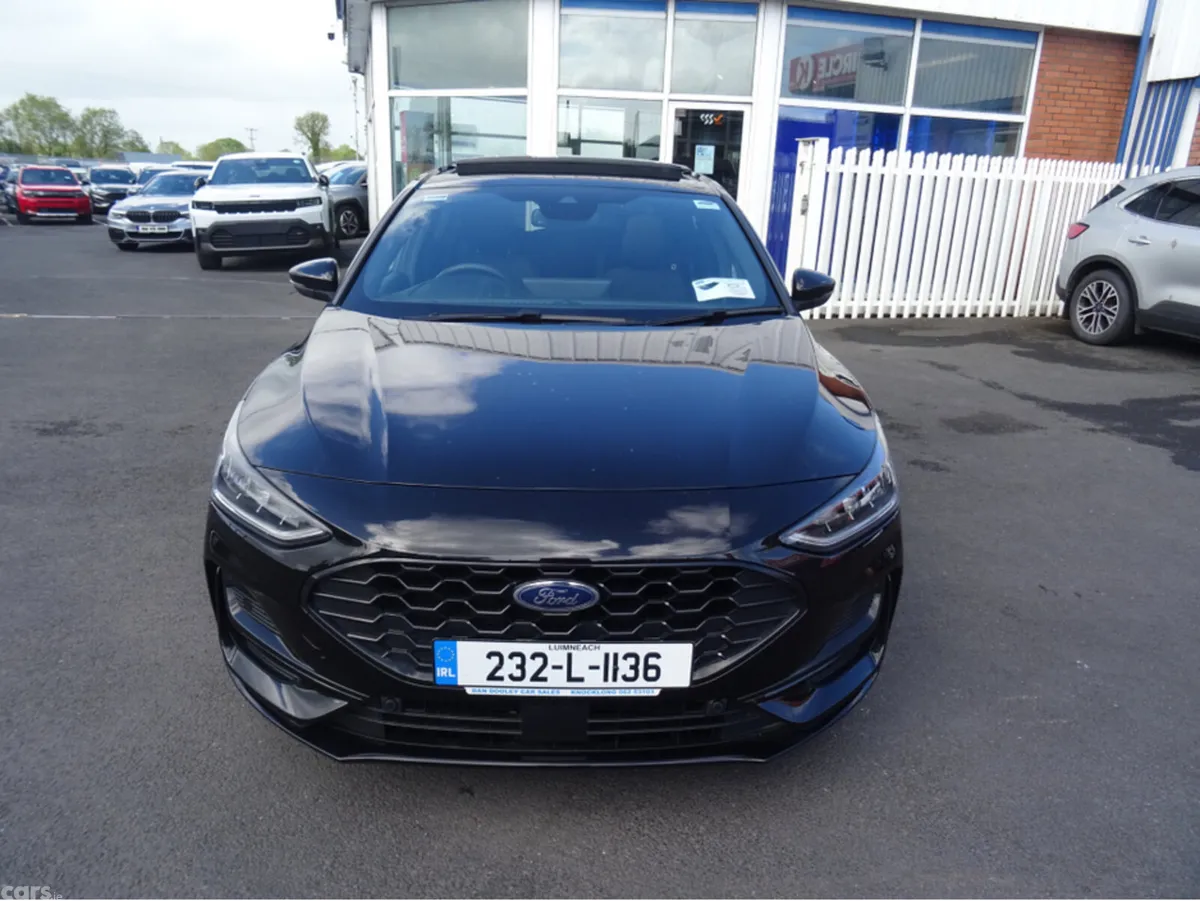 Ford Focus Hatchback, Petrol Hybrid, 2023, Black