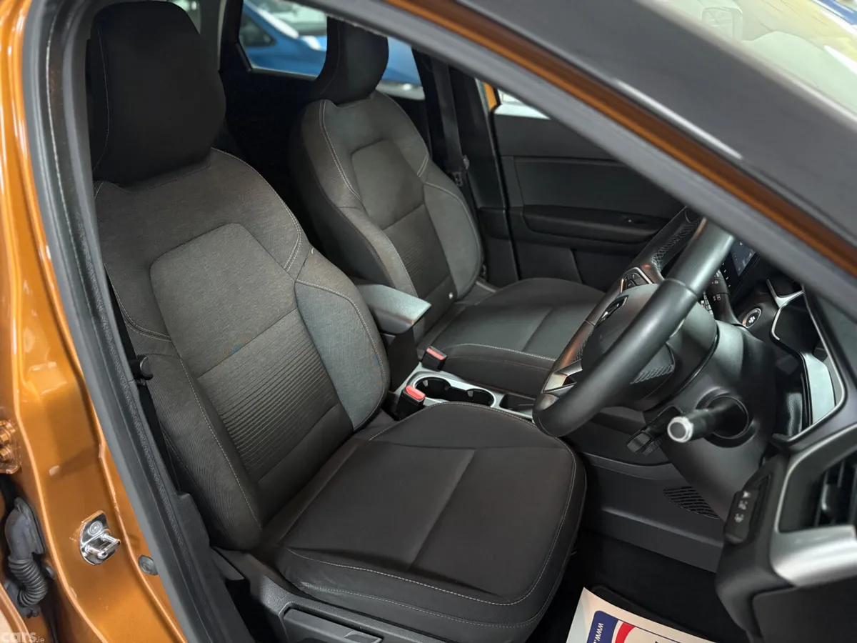 Renault Captur Hatchback, Diesel, 2021, Orange