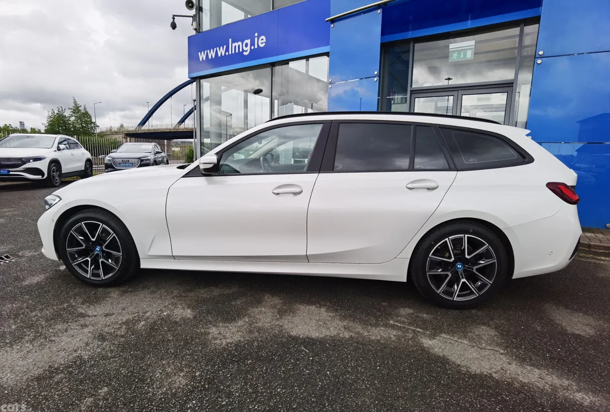 BMW 3-Series Estate, Diesel, 2022, White