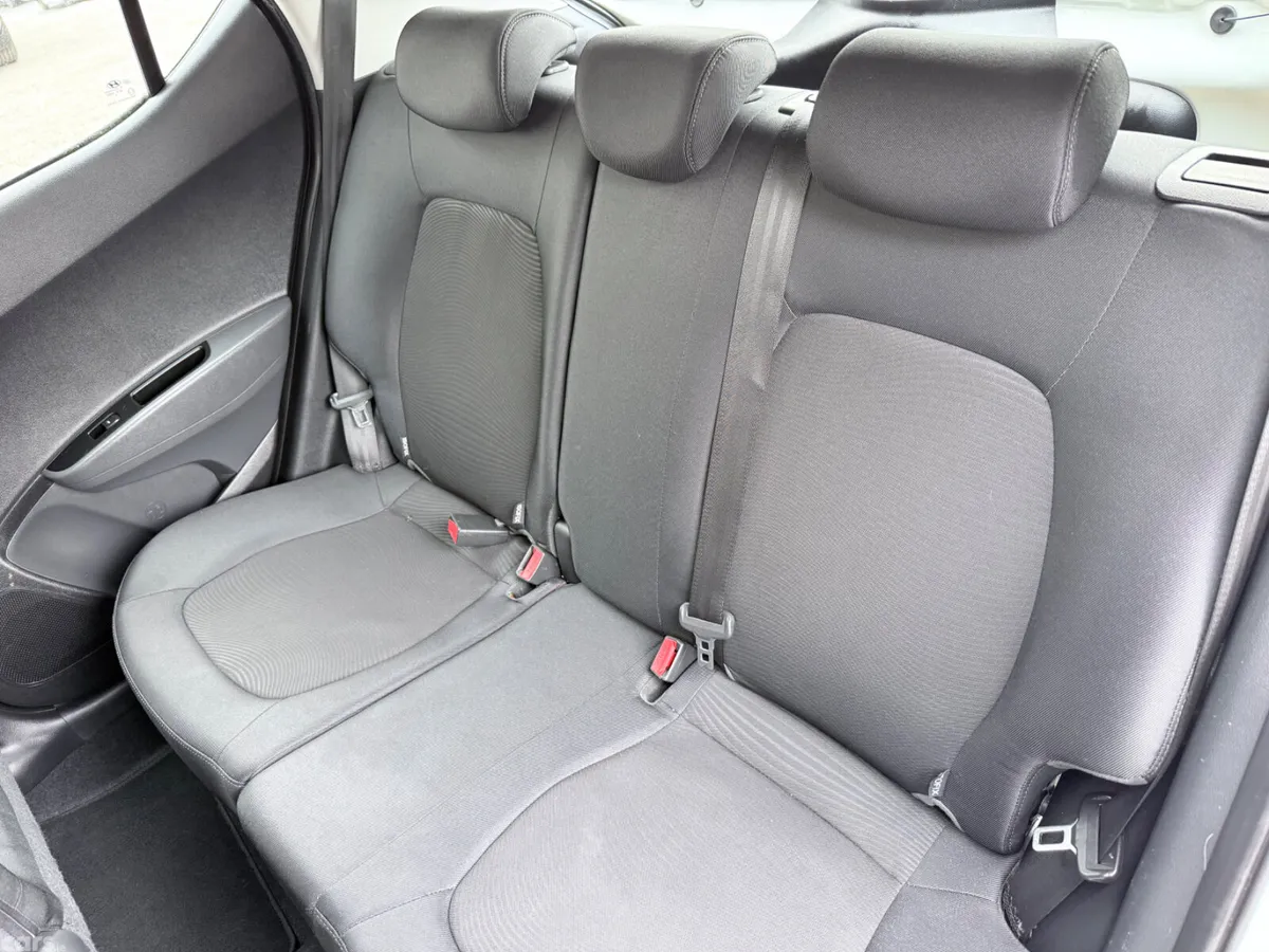Hyundai i10 Hatchback, Petrol, 2017, White