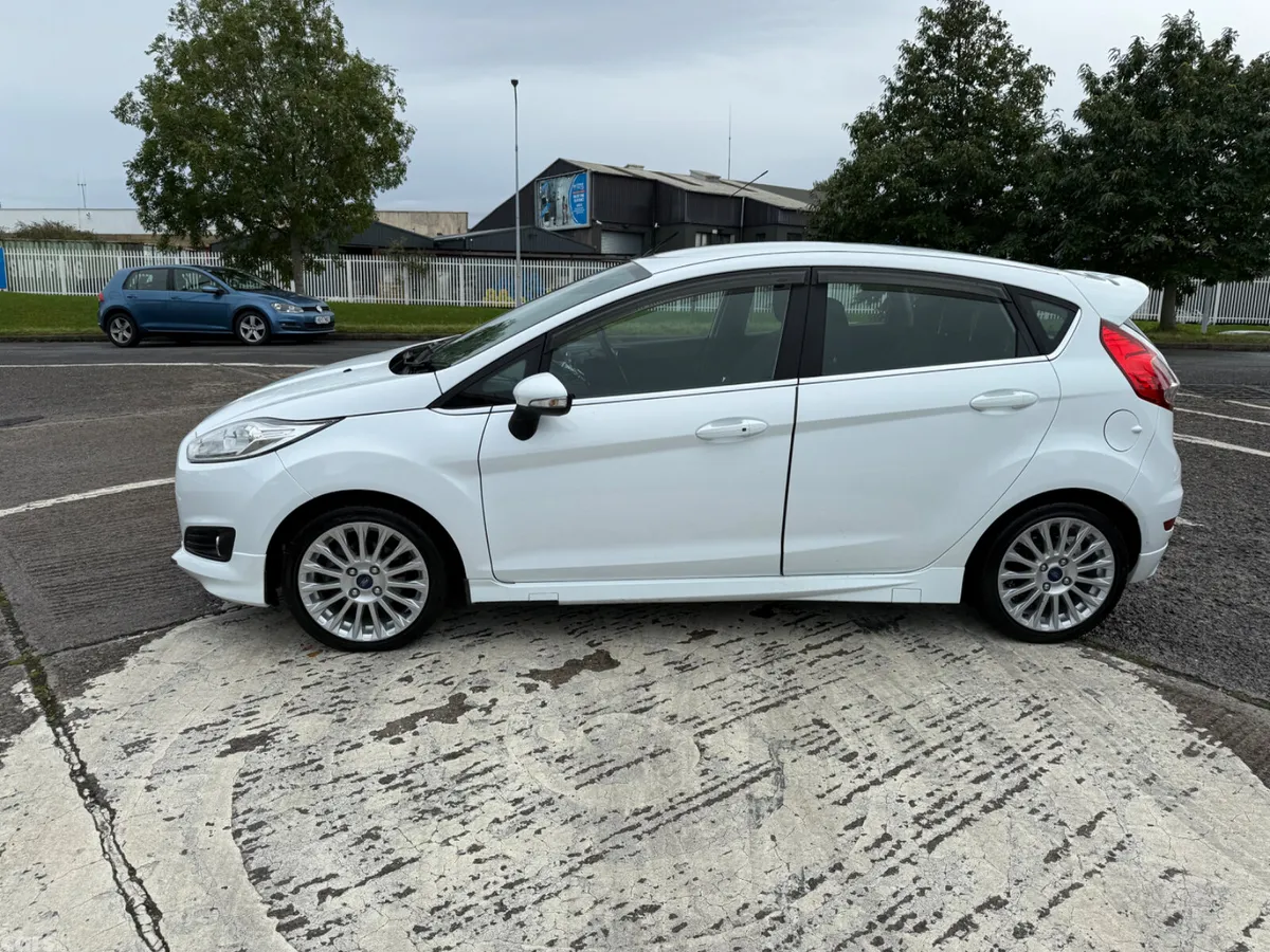 Ford Fiesta Hatchback, Petrol, 2014, White