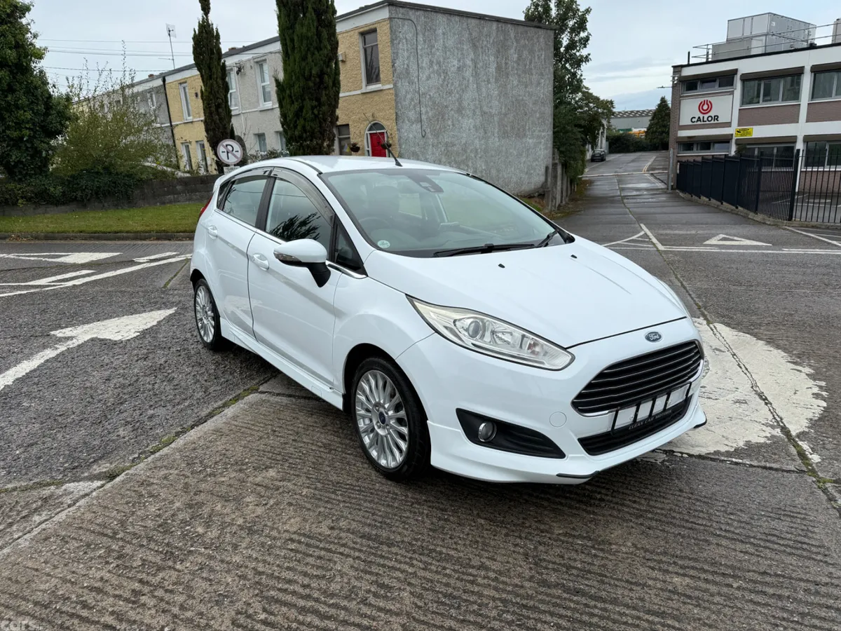 Ford Fiesta Hatchback, Petrol, 2014, White