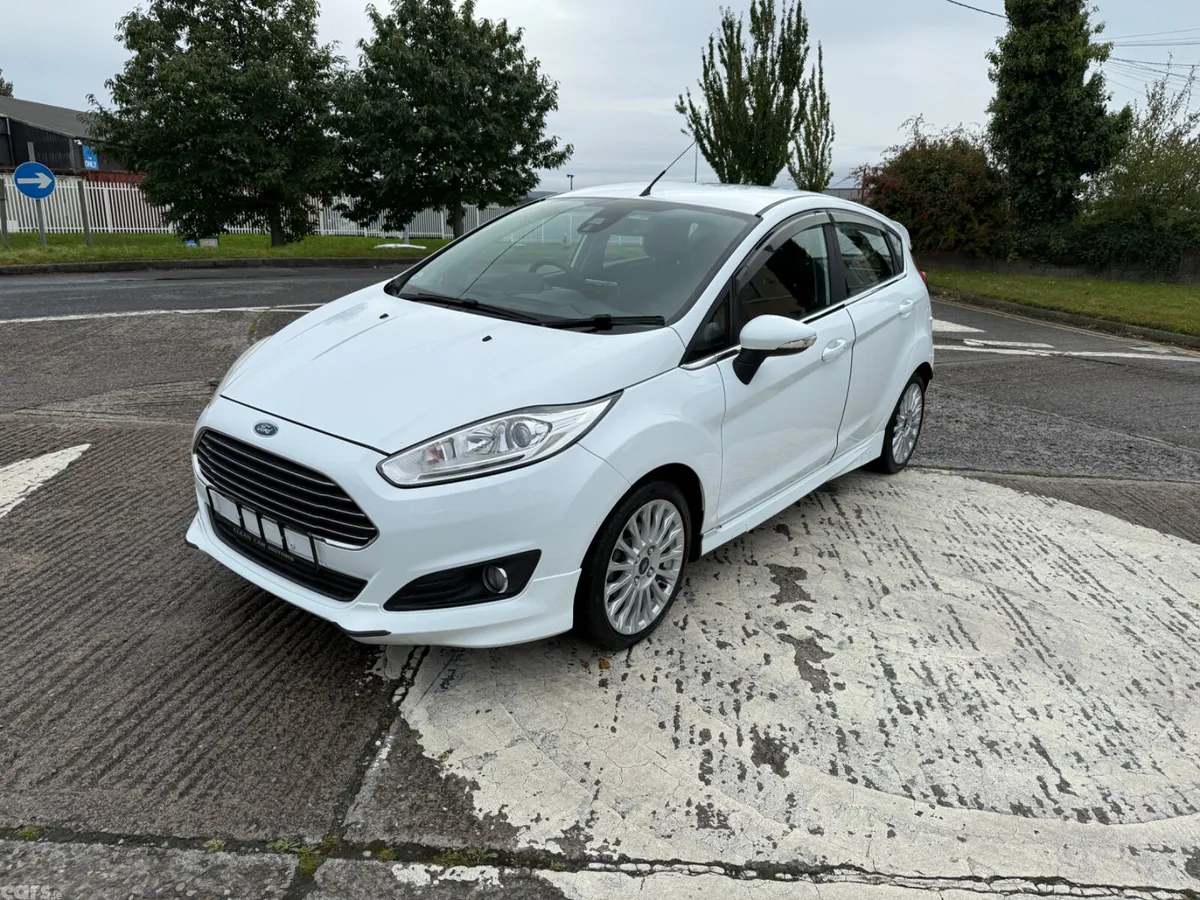 Ford Fiesta Hatchback, Petrol, 2014, White