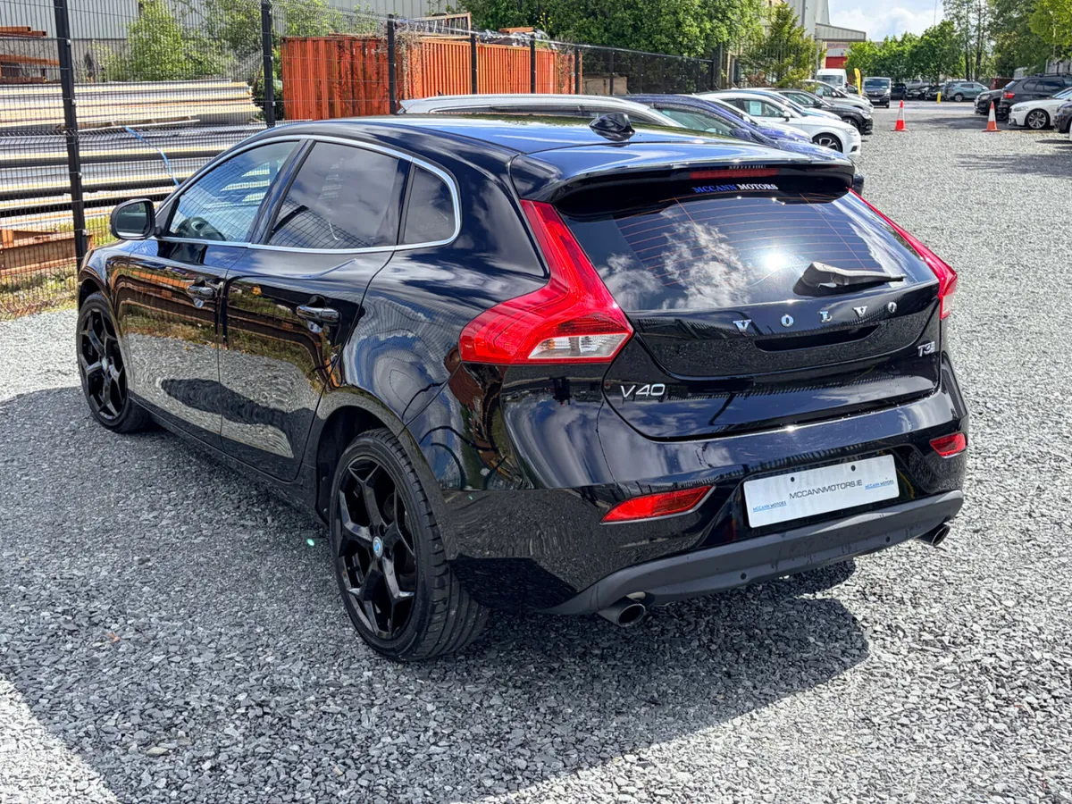 Volvo V40 Hatchback, Petrol, 2018, Black