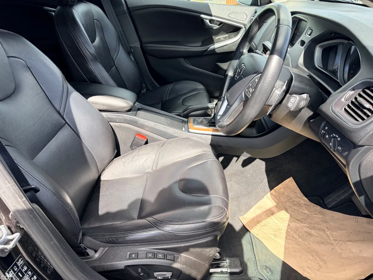 Volvo V40 Hatchback, Petrol, 2018, Black