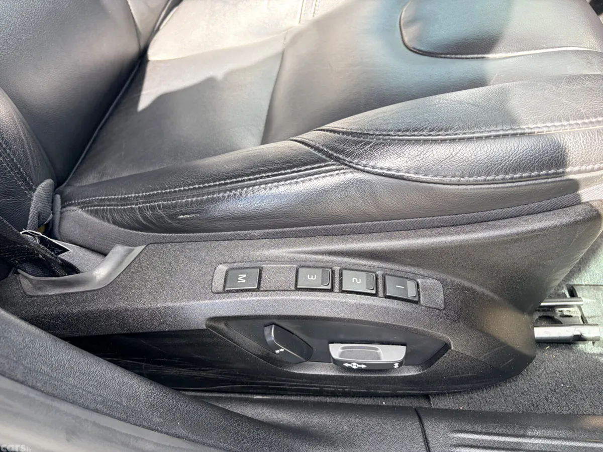 Volvo V40 Hatchback, Petrol, 2018, Black