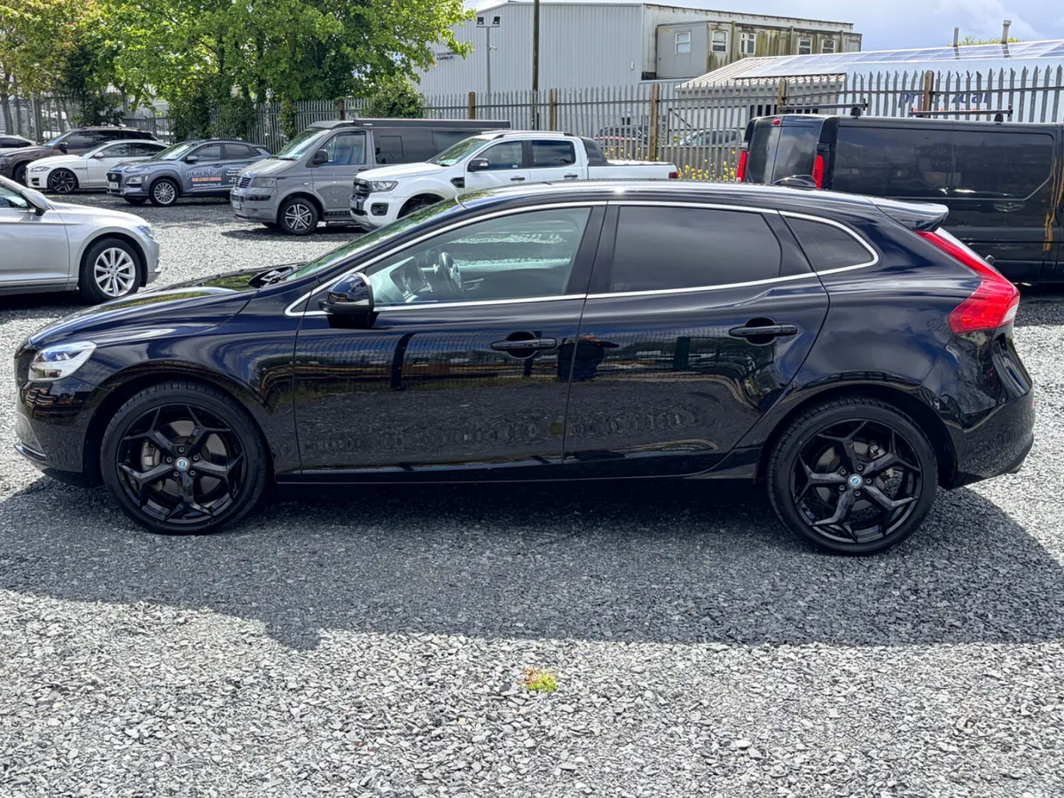 Volvo V40 Hatchback, Petrol, 2018, Black