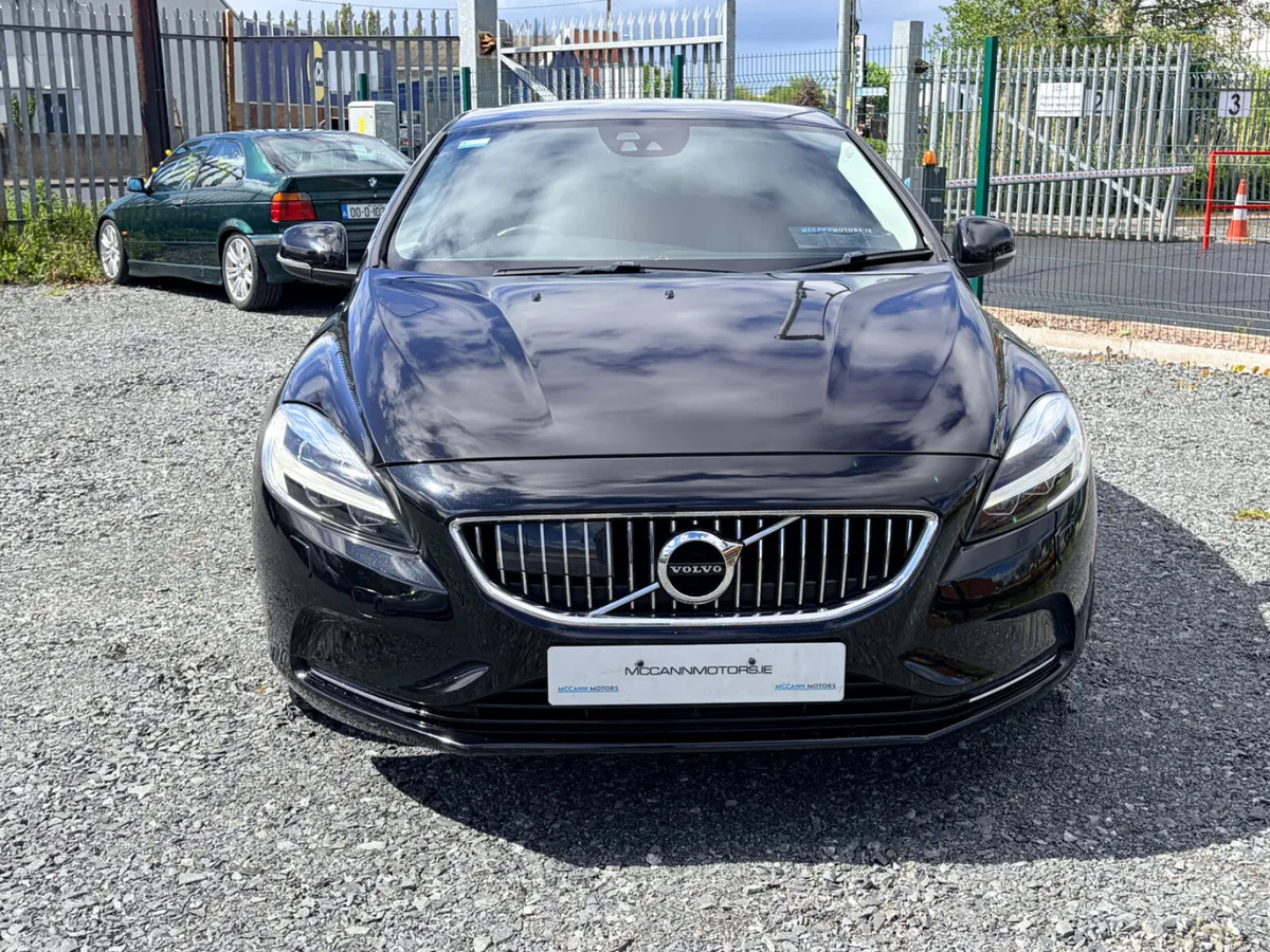 Volvo V40 Hatchback, Petrol, 2018, Black