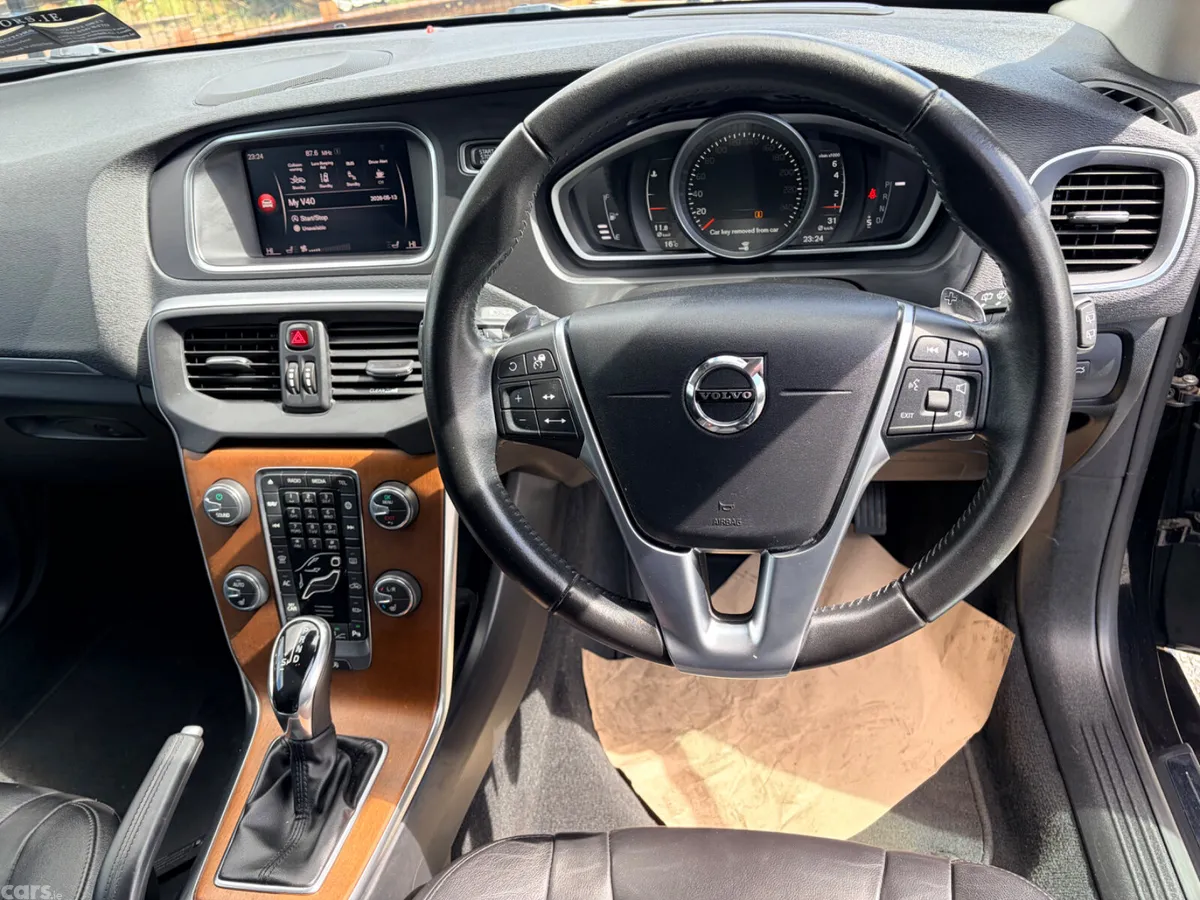 Volvo V40 Hatchback, Petrol, 2018, Black