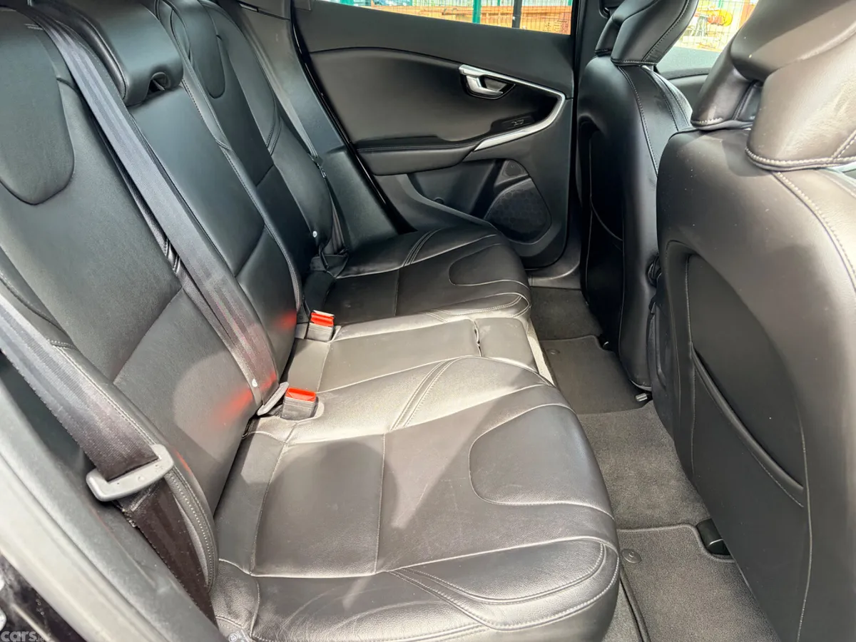 Volvo V40 Hatchback, Petrol, 2018, Black