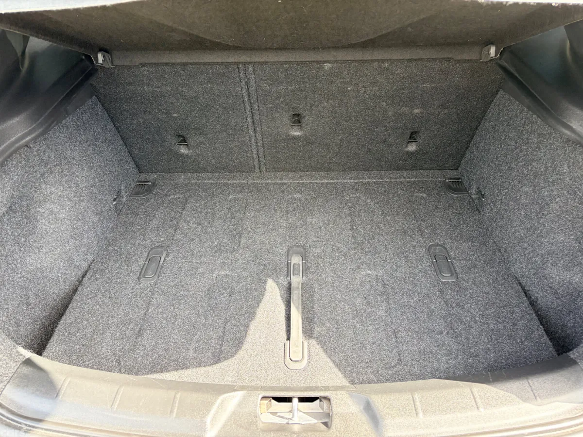 Volvo V40 Hatchback, Petrol, 2018, Black