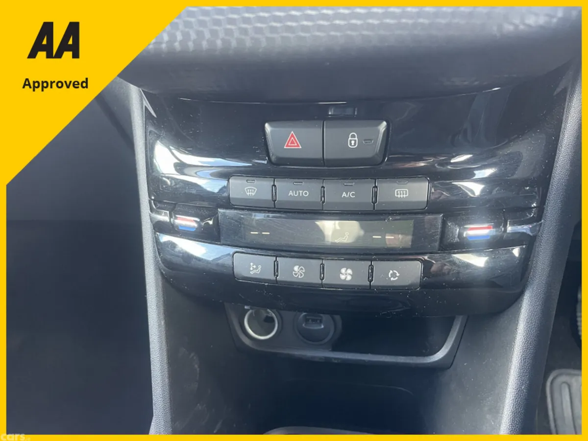 Peugeot 208 Hatchback, Petrol, 2019, Blue
