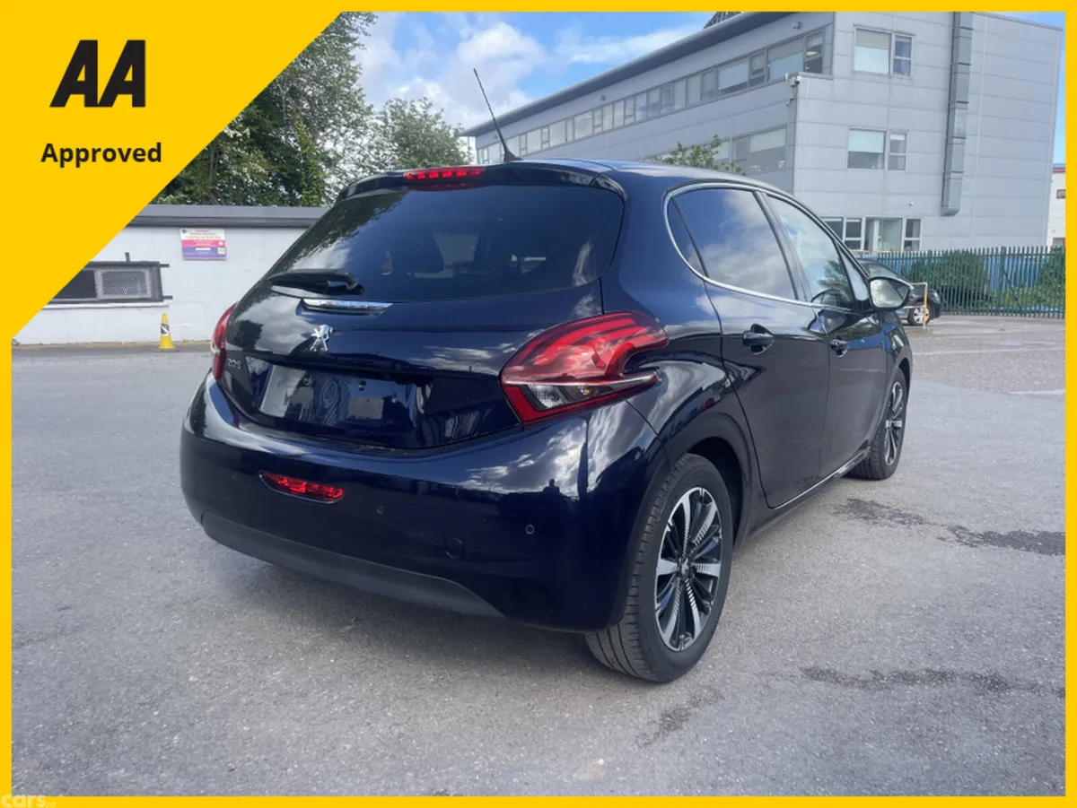 Peugeot 208 Hatchback, Petrol, 2019, Blue